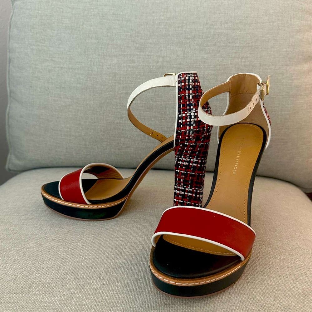 TH 4” high heel sandals.